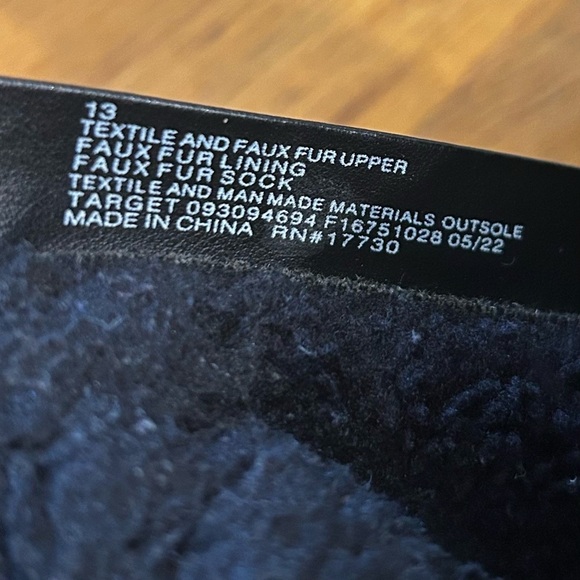 CAT & JACK Kids Black Fuzzy Boots - Picture 7 of 10